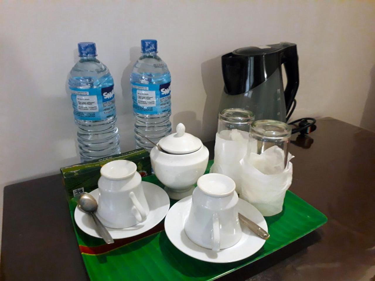 A And D Holiday Inn 아누라다푸라 외부 사진