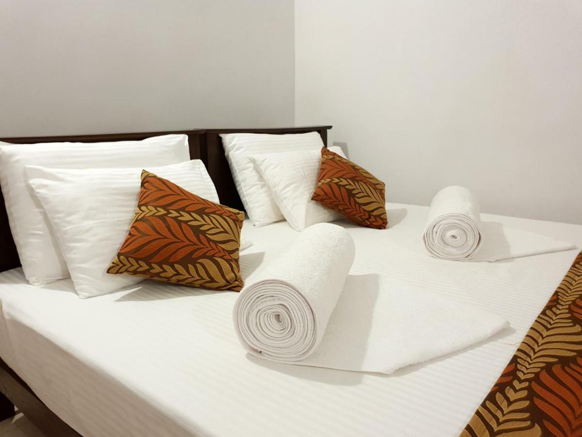 A And D Holiday Inn 아누라다푸라 외부 사진