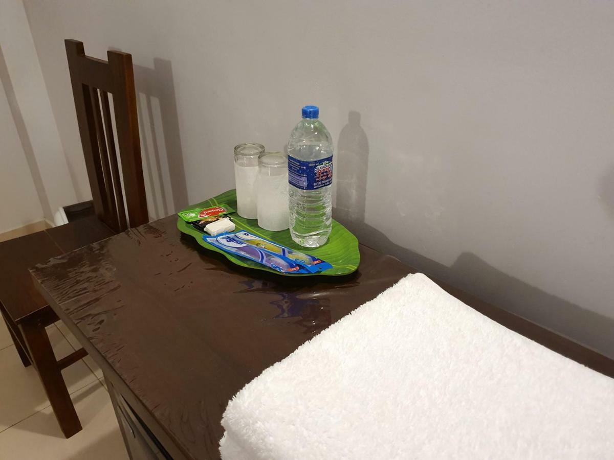 A And D Holiday Inn 아누라다푸라 외부 사진
